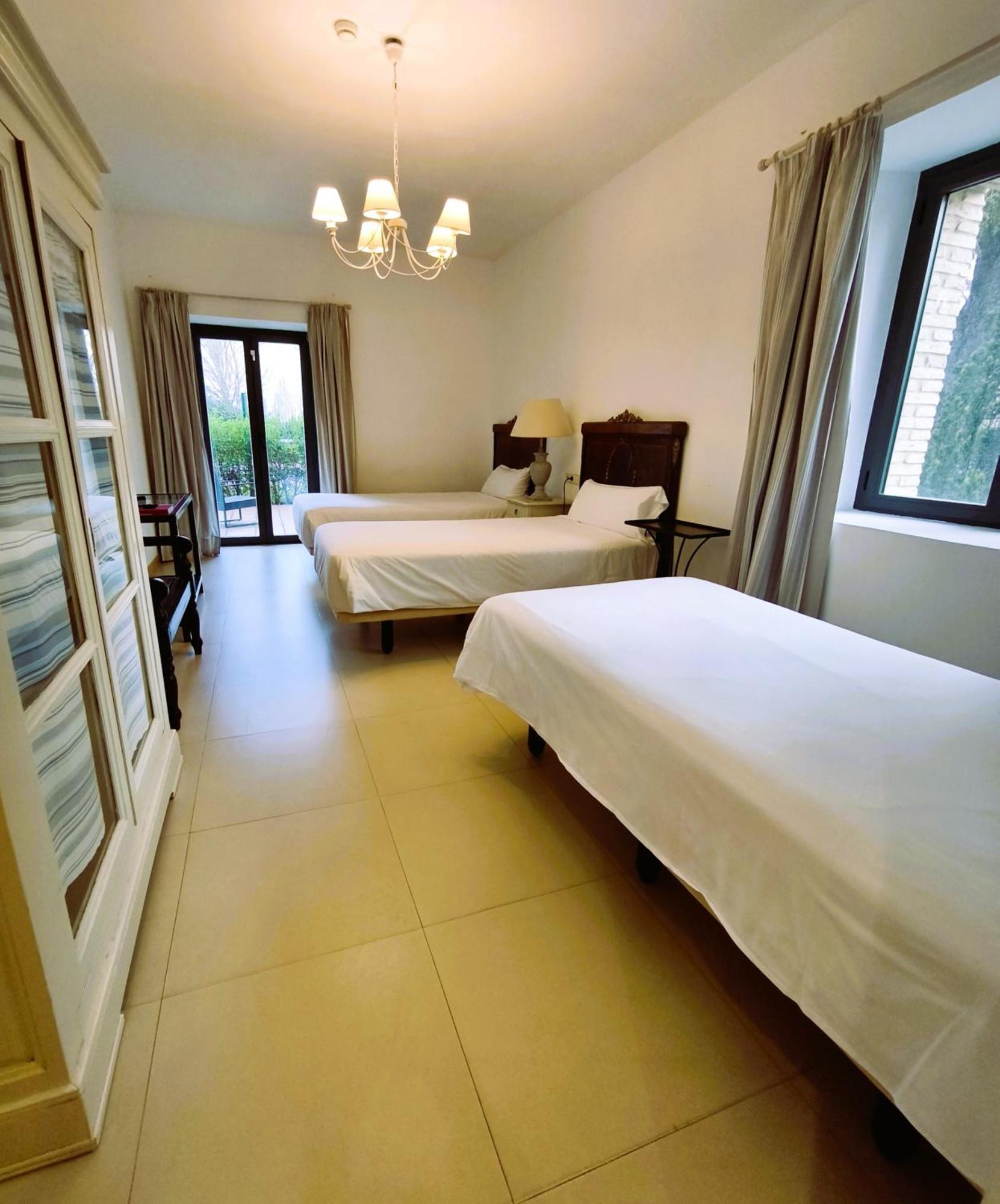 Hotel Villa Marcilla Kültér fotó